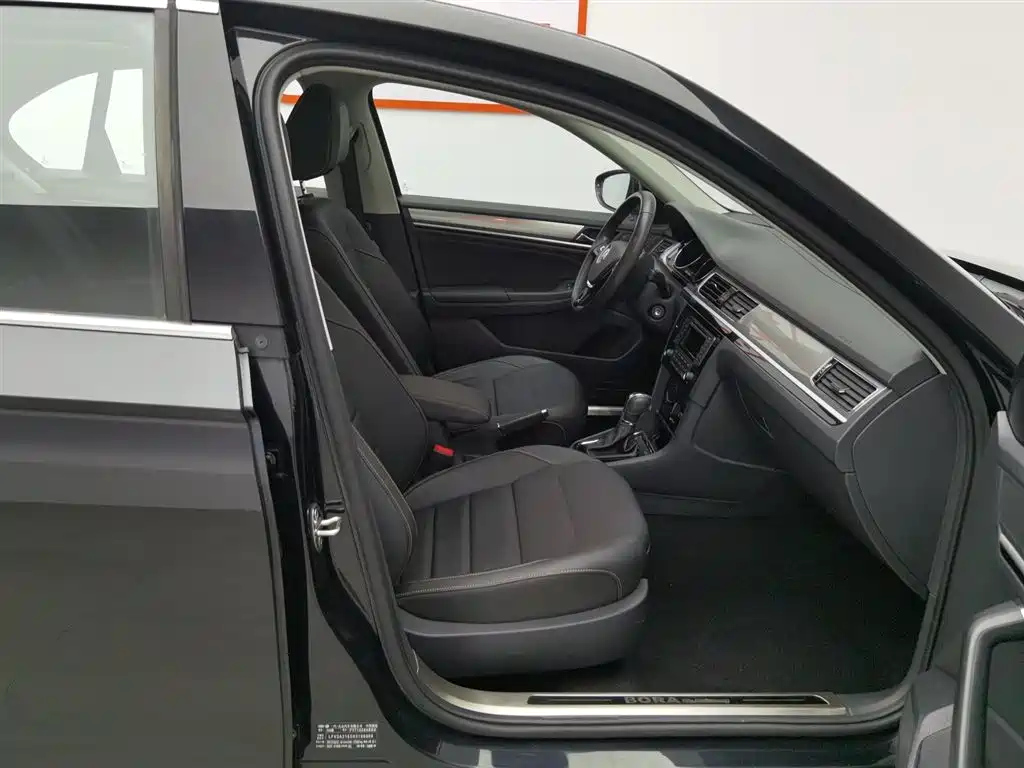 VOLKSWAGEN BORA 2018