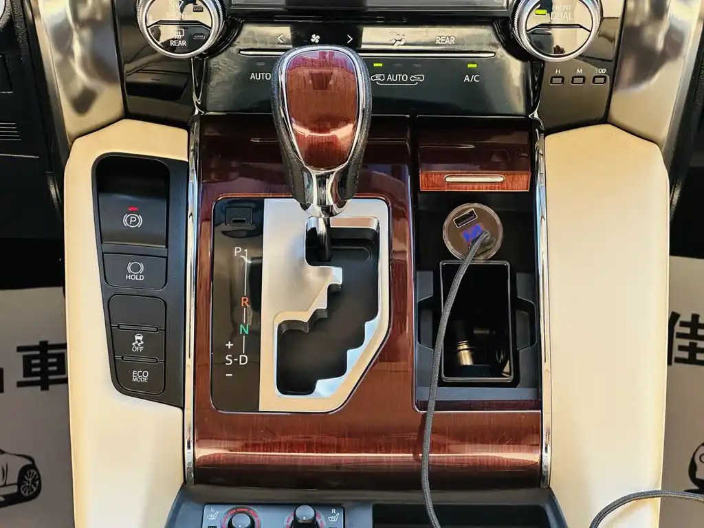 TOYOTA ALPHARD 2015