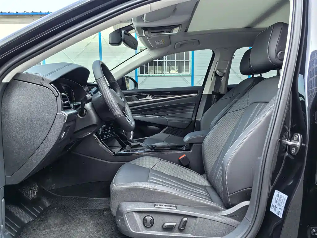 VOLKSWAGEN PASSAT 2025