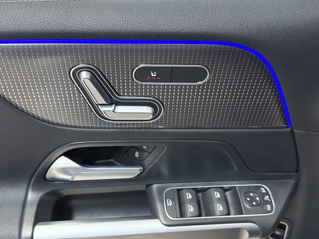MERCEDES BENZ GLB 2023