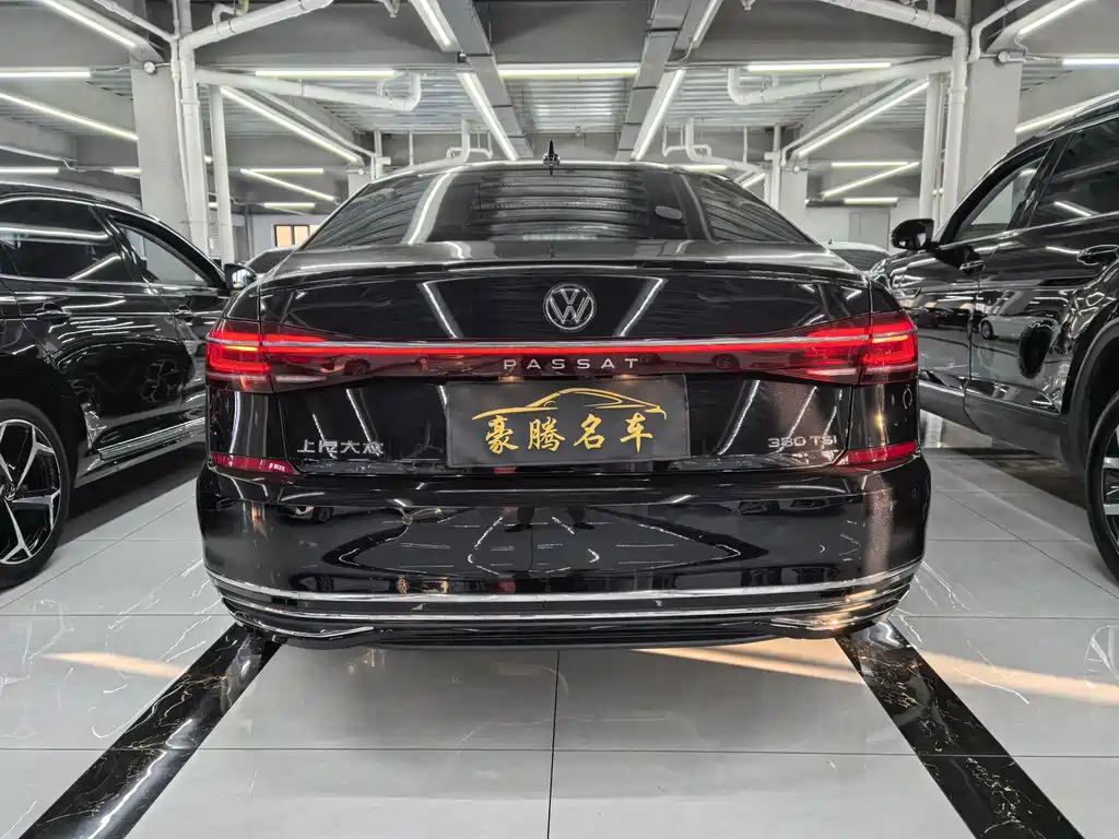 VOLKSWAGEN PASSAT 2024