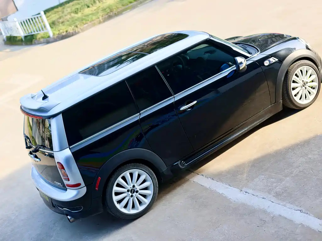 MINI CLUBMAN 2011