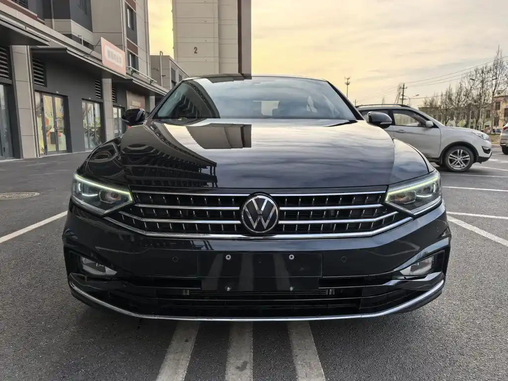 VOLKSWAGEN MAGOTAN 2023