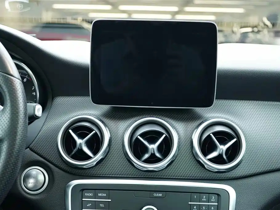 MERCEDES BENZ GLA 2019