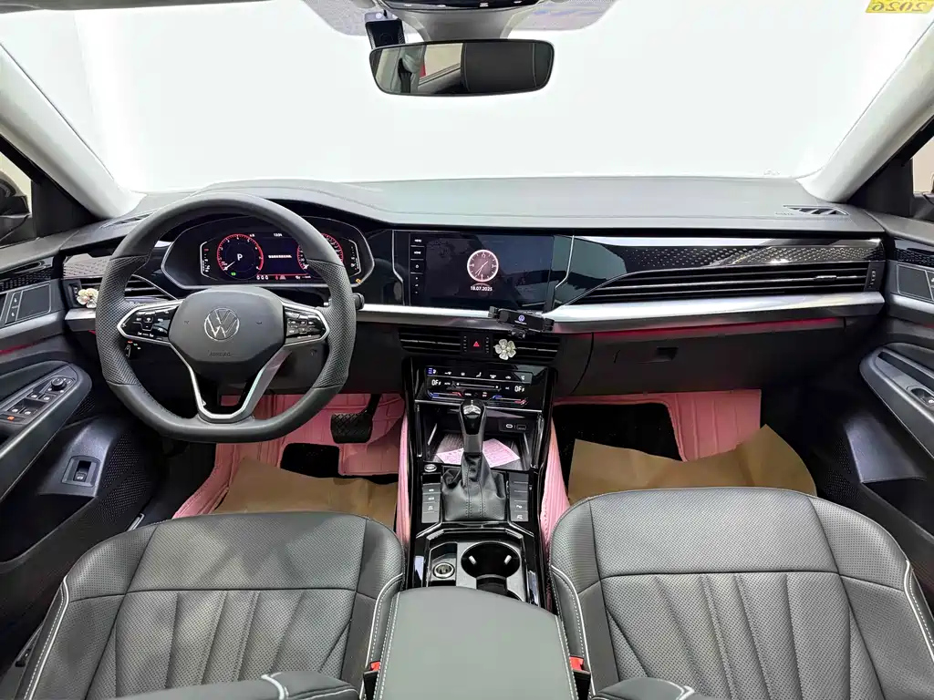VOLKSWAGEN PASSAT 2024