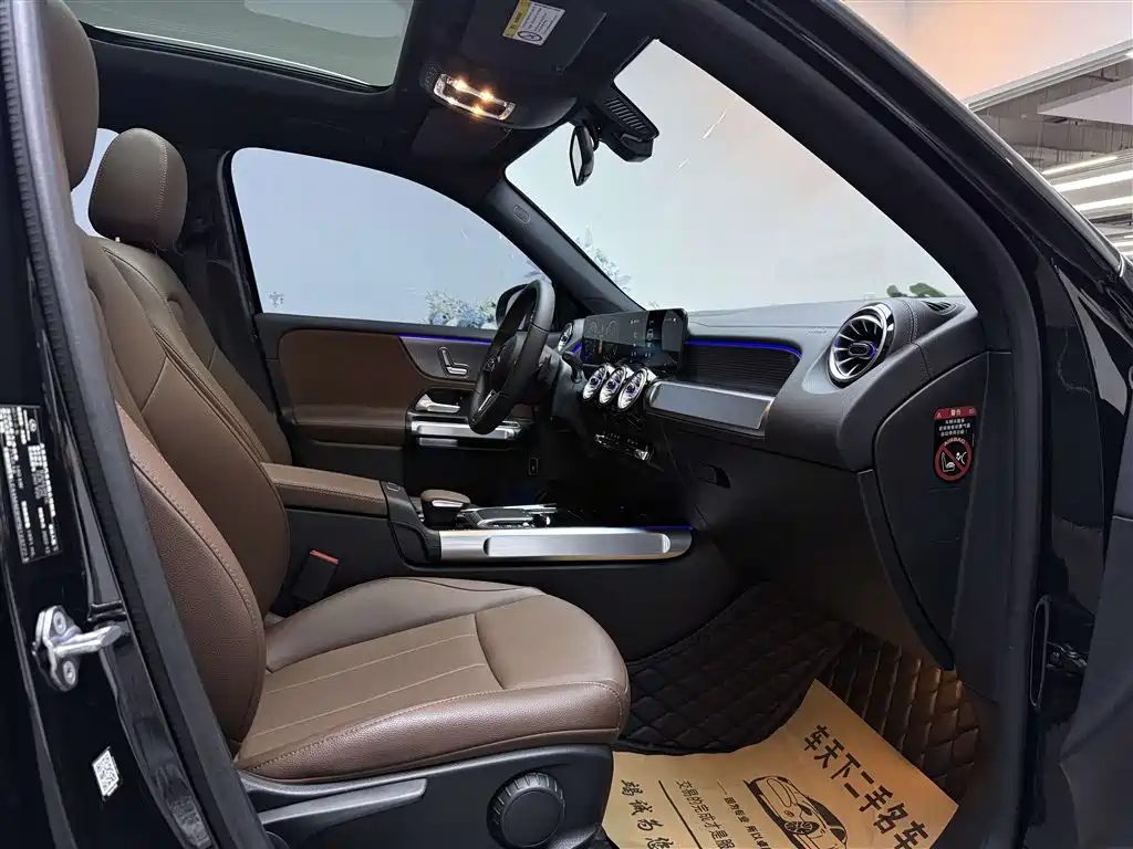 MERCEDES BENZ GLB 2023