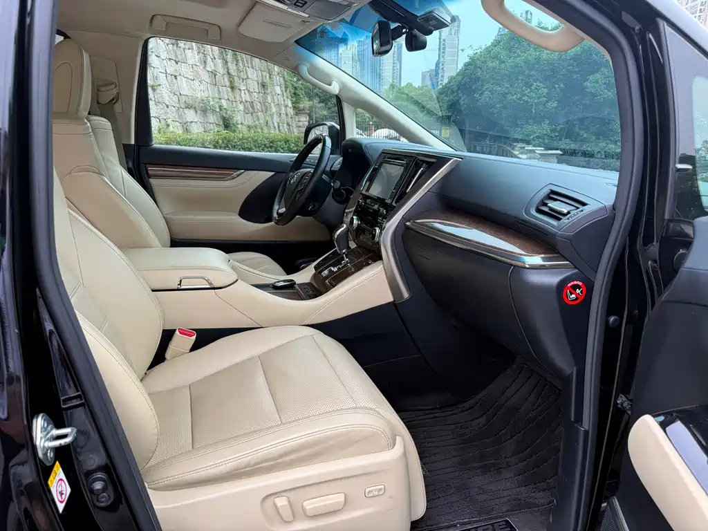 TOYOTA ALPHARD 2015
