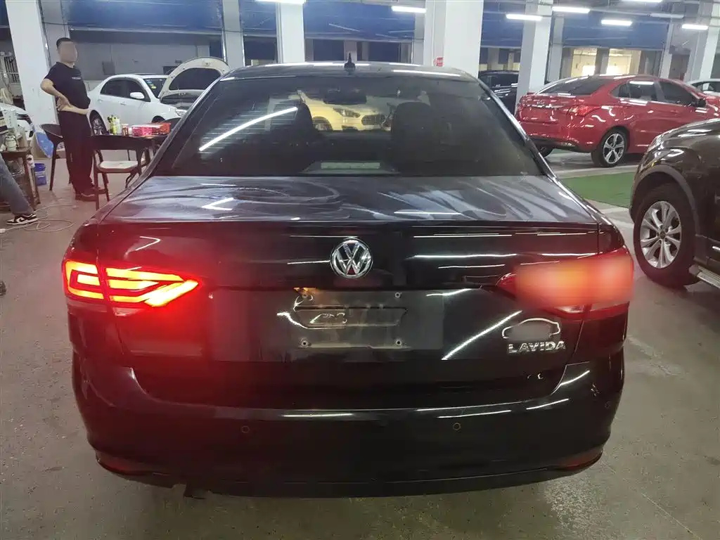 VOLKSWAGEN LAVIDA 2015