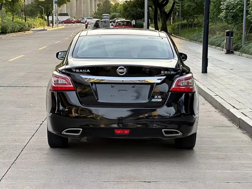 NISSAN TEANA 2015