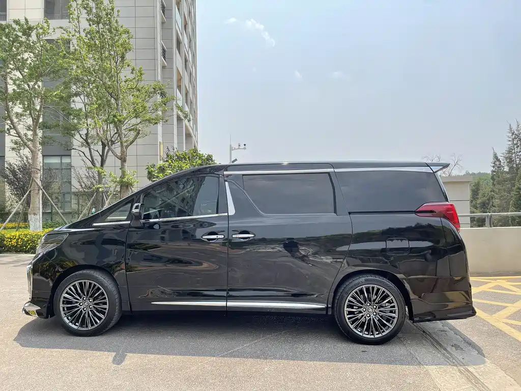 TOYOTA ALPHARD 2012