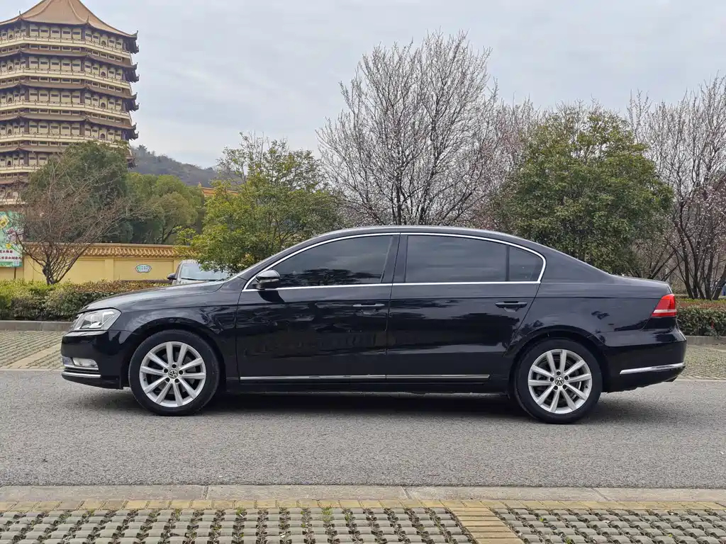VOLKSWAGEN MAGOTAN 2013