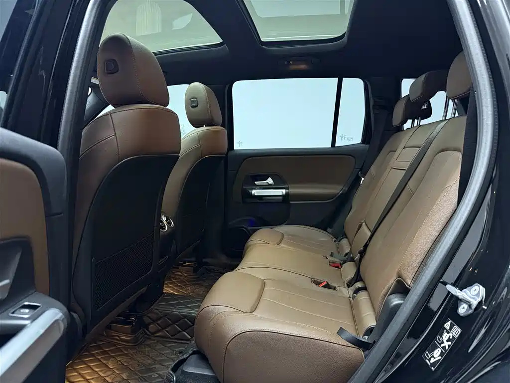 MERCEDES BENZ GLB 2023