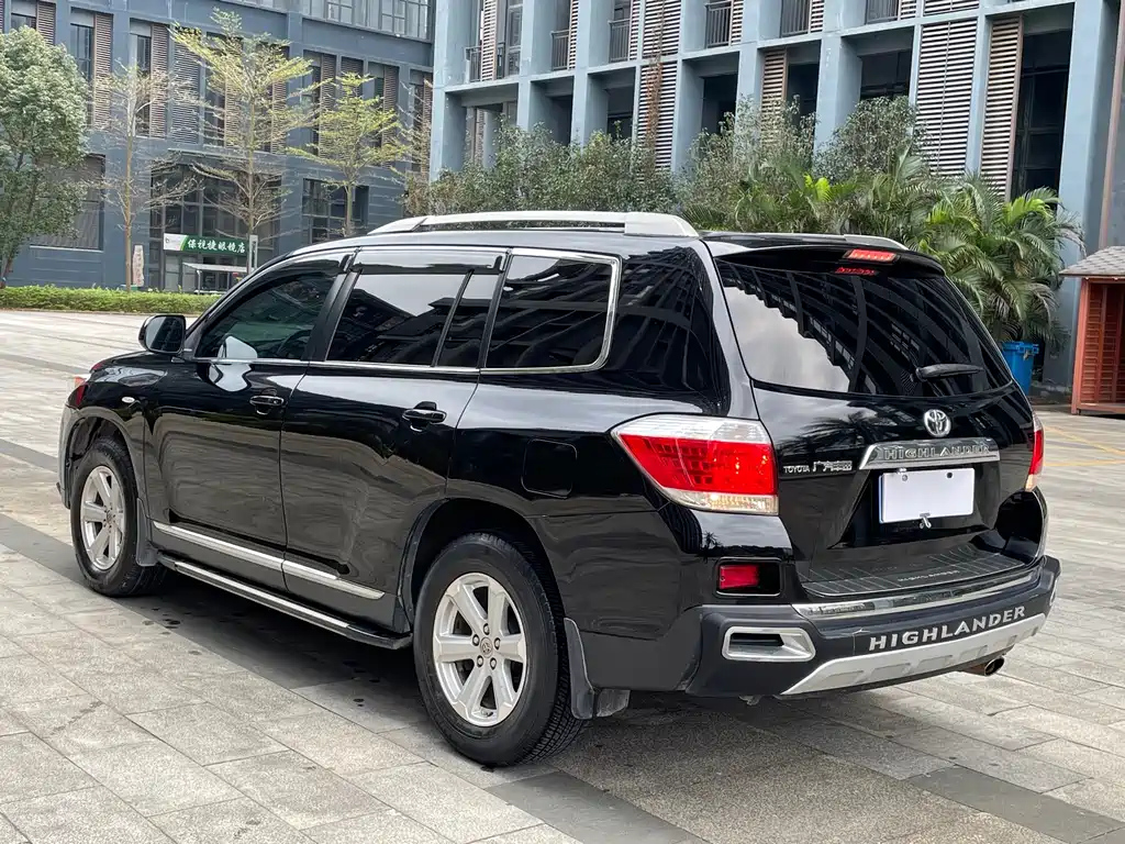 TOYOTA HIGHLANDER 2013