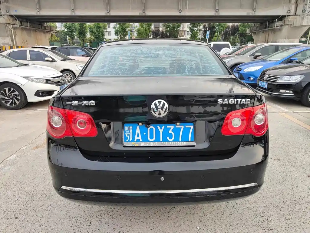 VOLKSWAGEN SAGITAR 2011