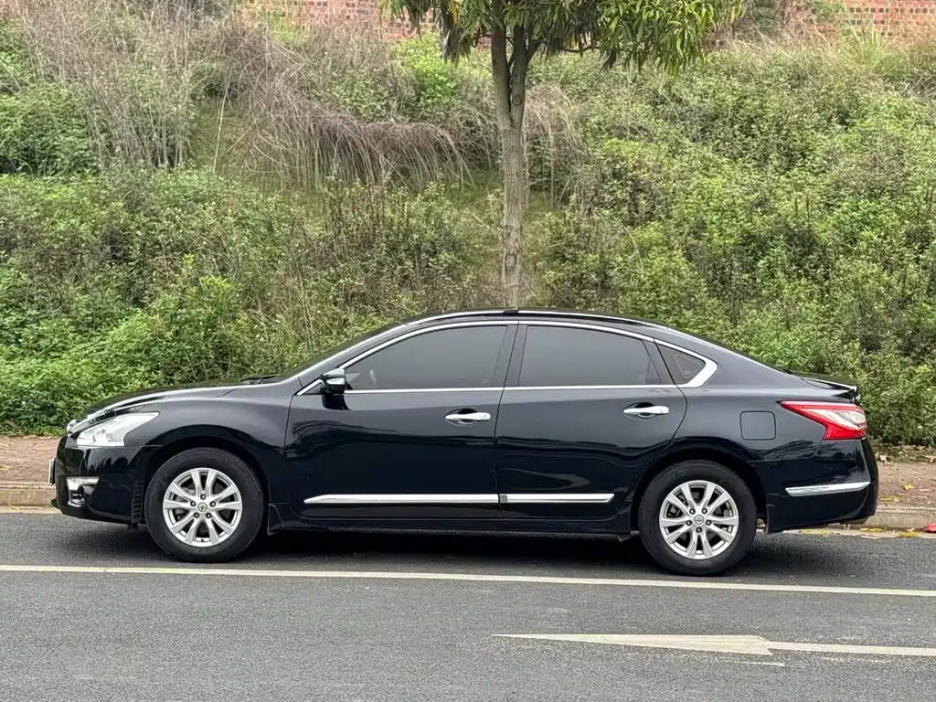 NISSAN TEANA 2015