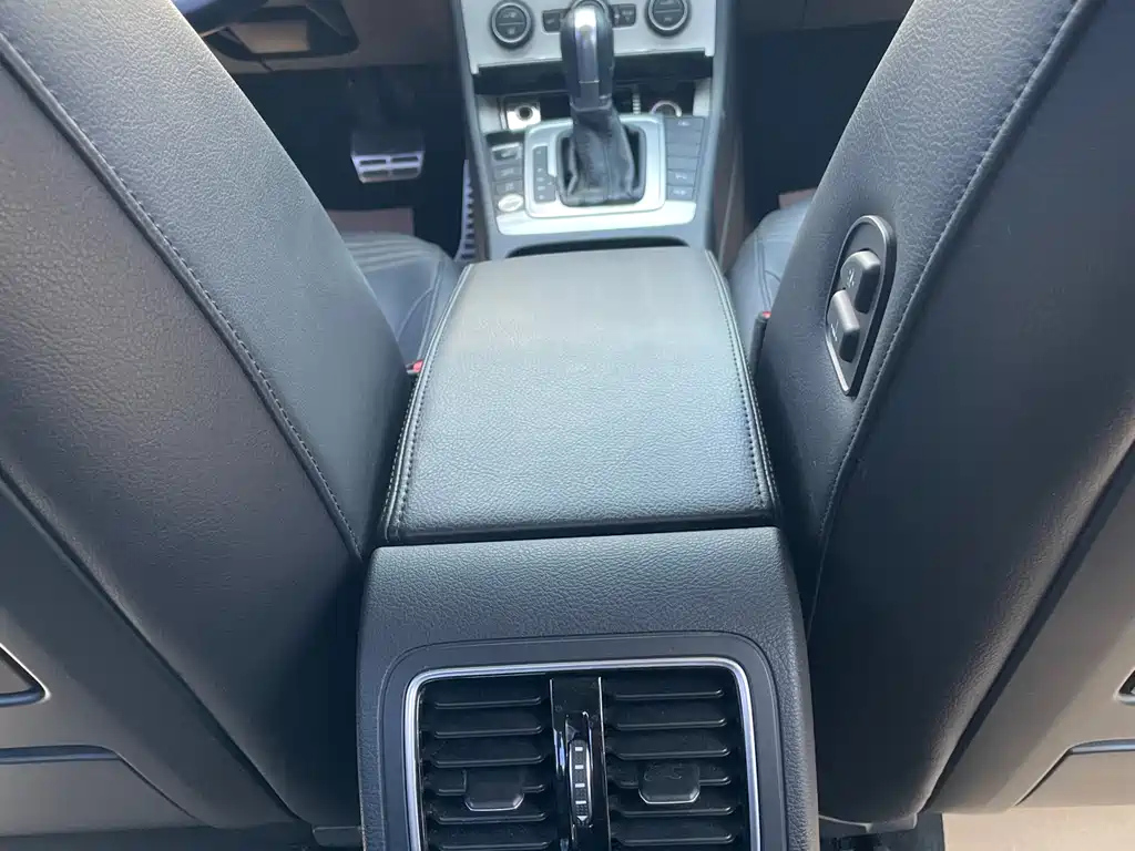 VOLKSWAGEN MAGOTAN 2015