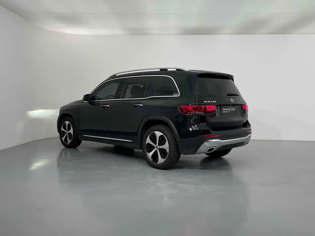 MERCEDES BENZ GLB 2023