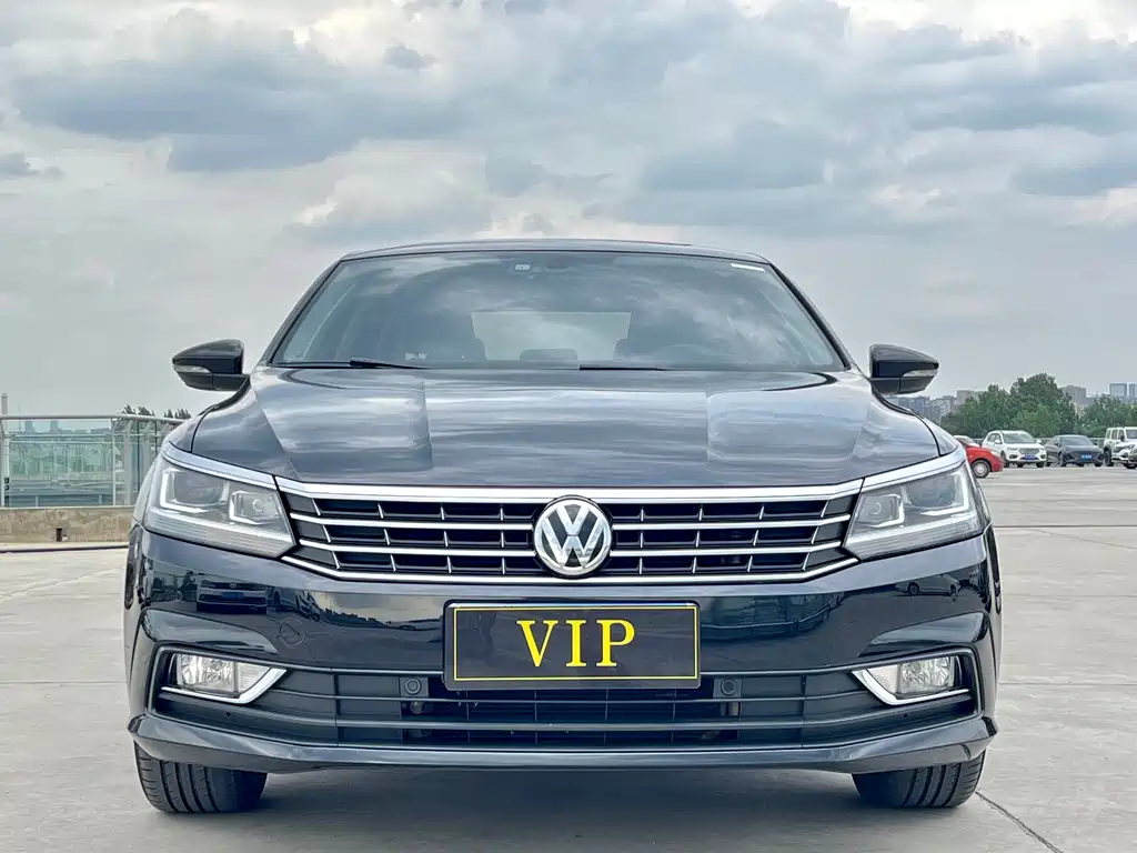 VOLKSWAGEN PASSAT 2017