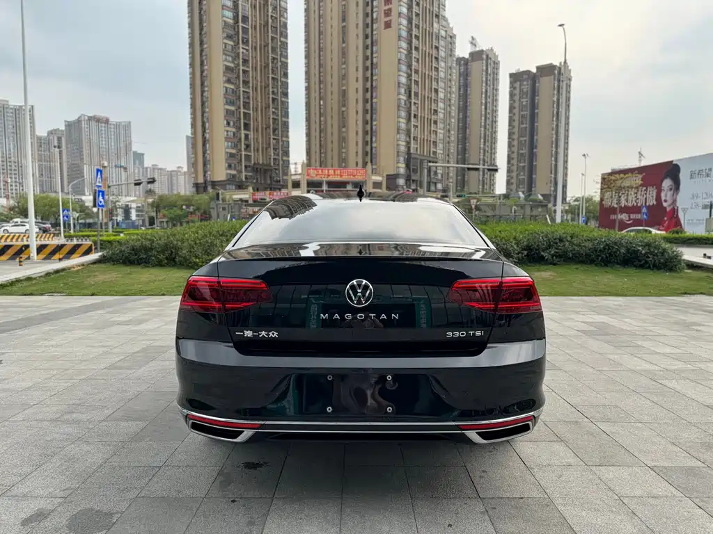 VOLKSWAGEN MAGOTAN 2022