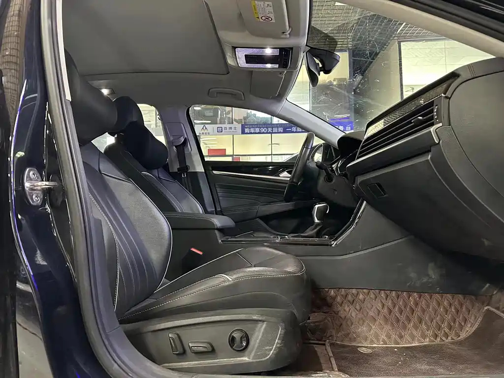 VOLKSWAGEN PASSAT 2022