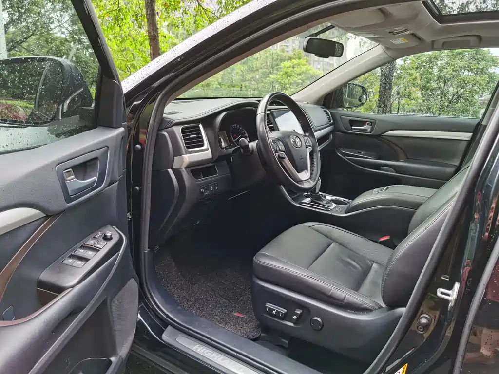 TOYOTA HIGHLANDER 2017