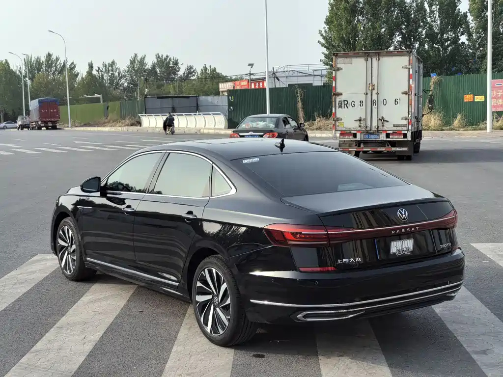 VOLKSWAGEN PASSAT 2022