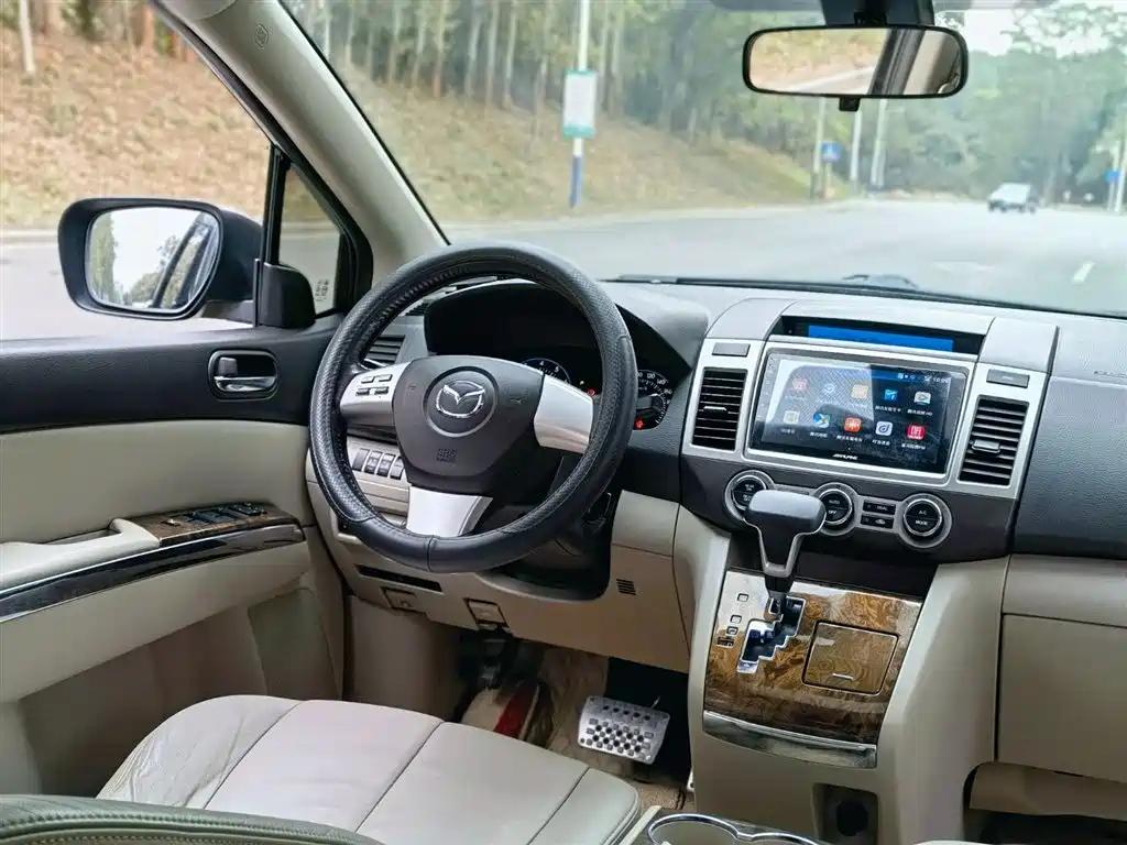MAZDA 8 2011