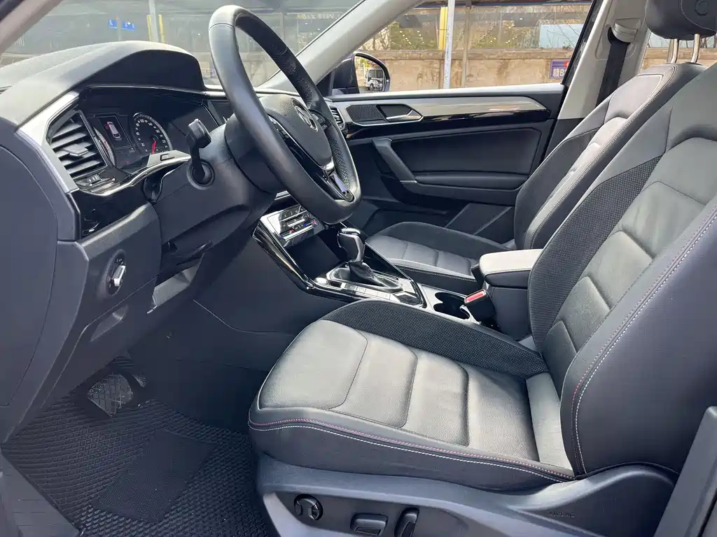 VOLKSWAGEN TAYRON 2021