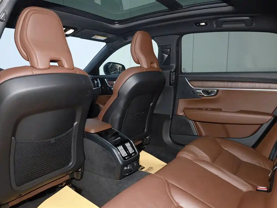 VOLVO S90 2023