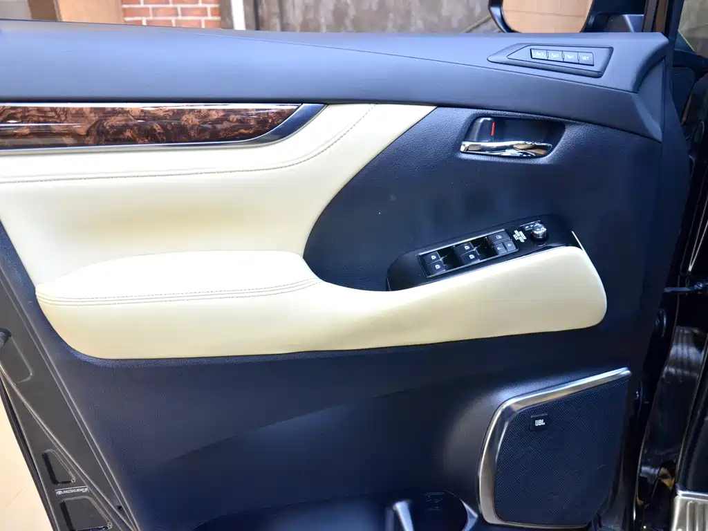 TOYOTA ALPHARD 2018