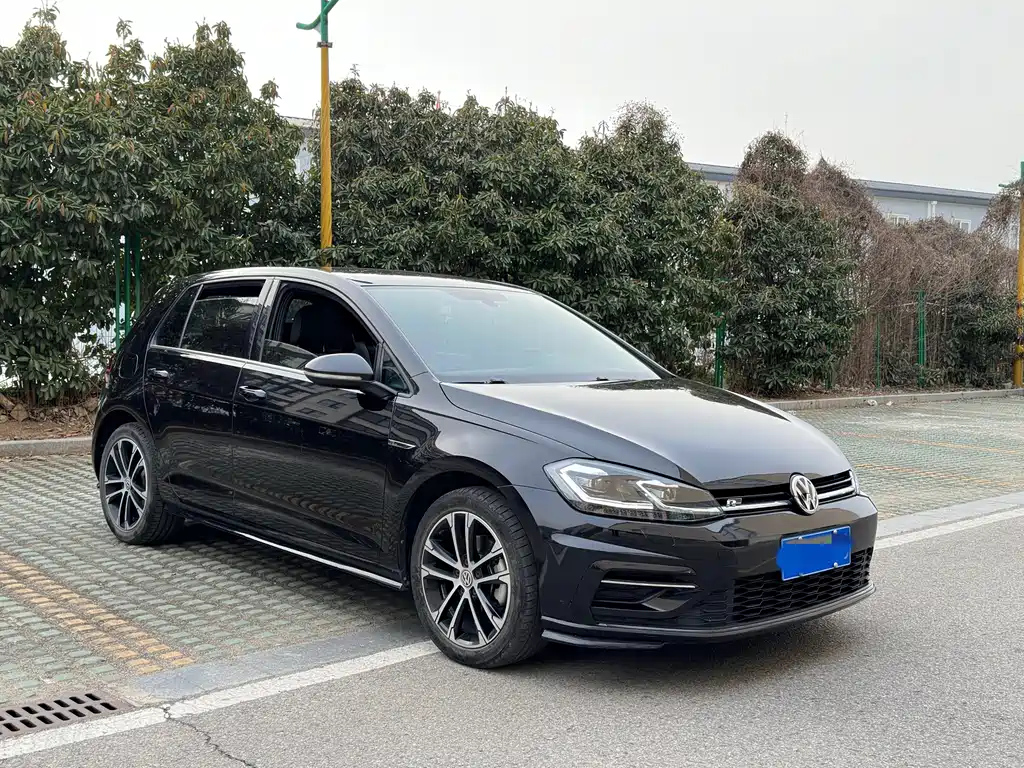 VOLKSWAGEN GOLF 2020