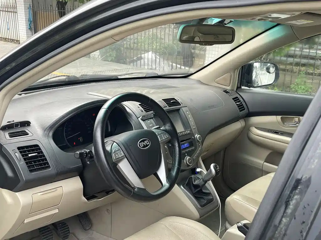 BYD S6 2014