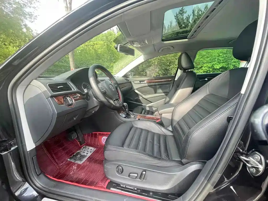 VOLKSWAGEN PASSAT 2010