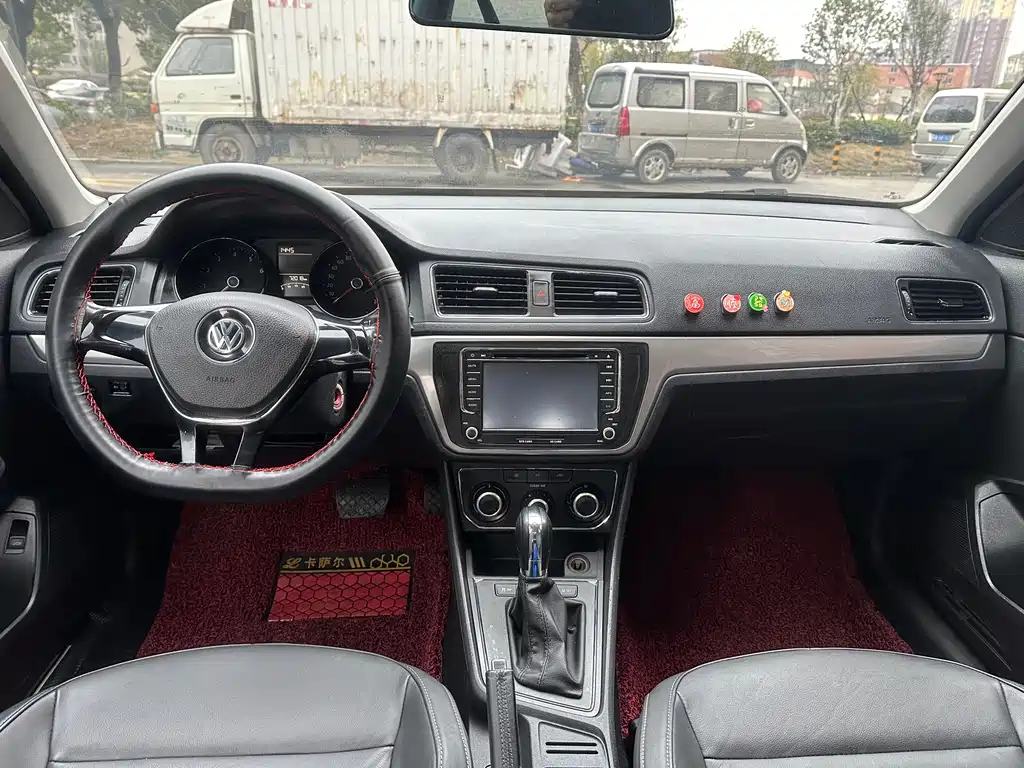 VOLKSWAGEN LAVIDA 2016