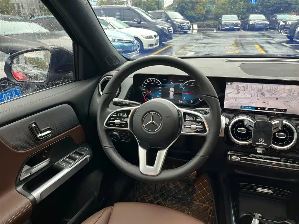 MERCEDES BENZ GLB 2023
