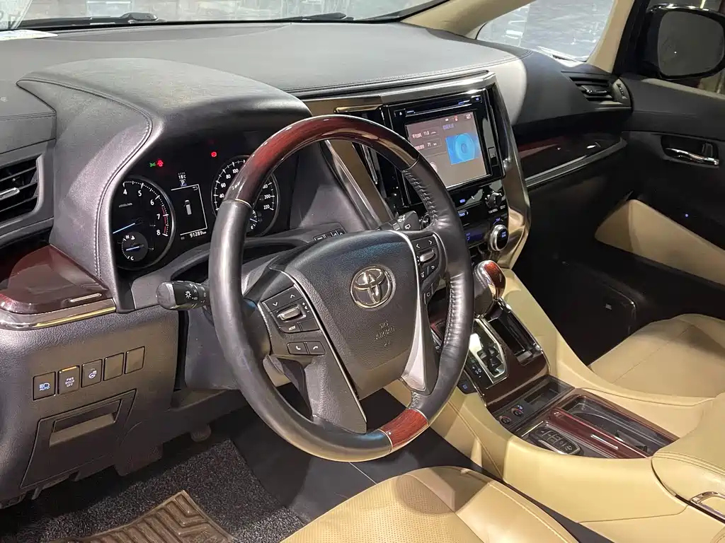 TOYOTA ALPHARD 2018
