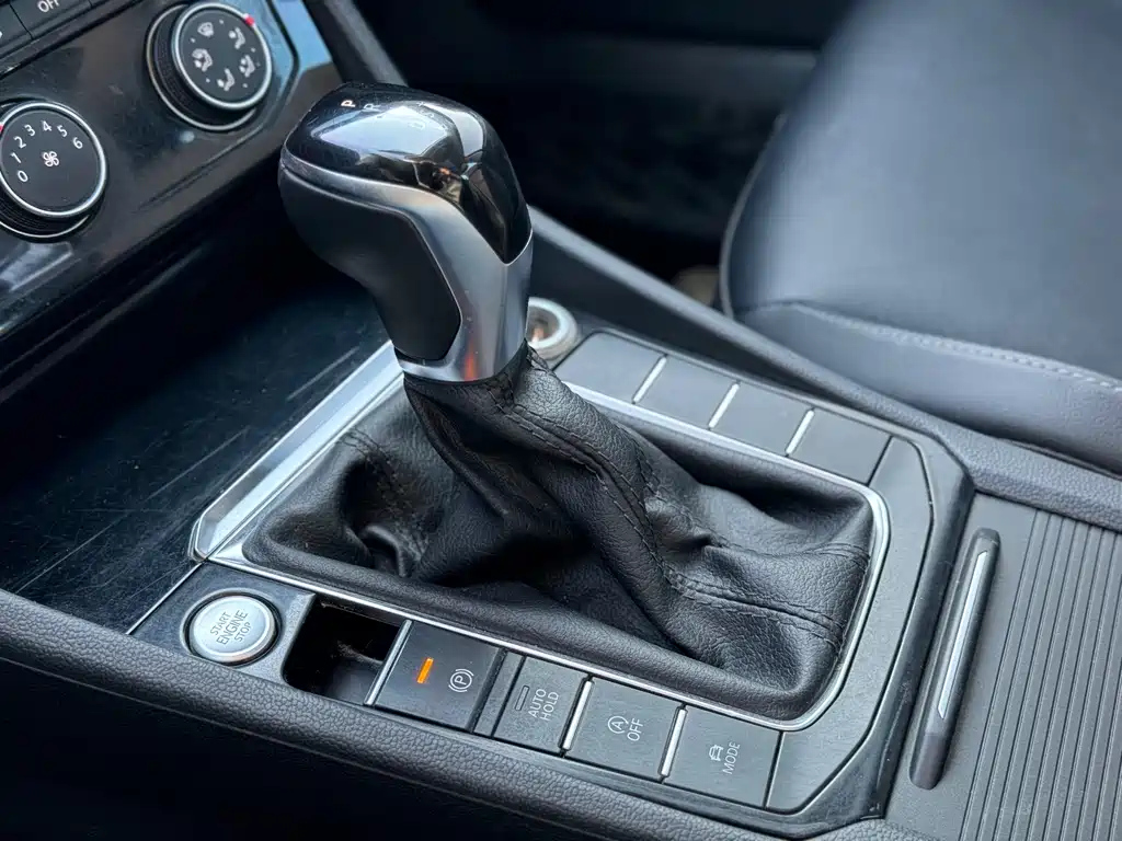 VOLKSWAGEN SAGITAR 2020