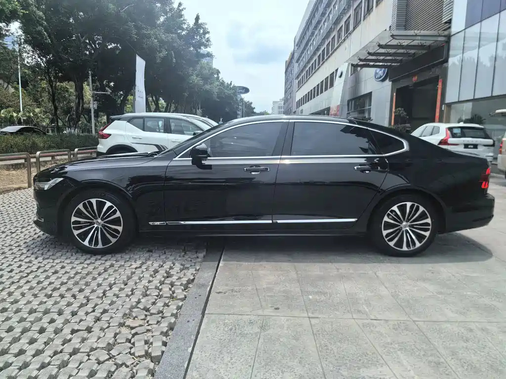 VOLVO S90 2022