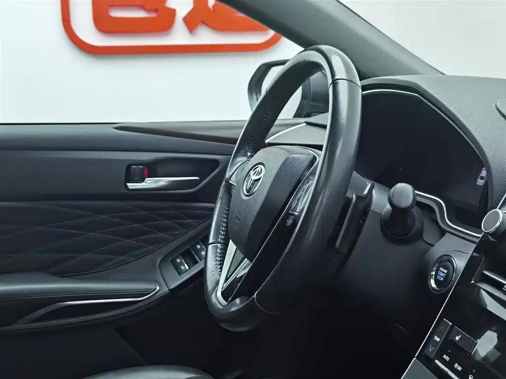 TOYOTA AVALON 2019