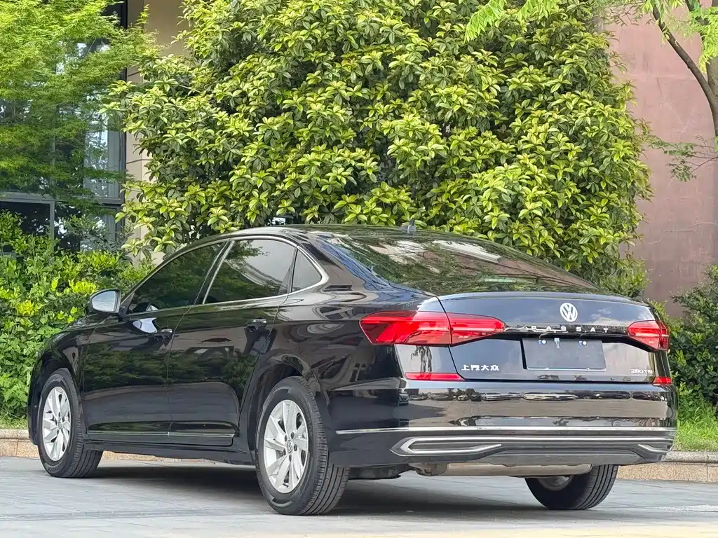 VOLKSWAGEN PASSAT 2021
