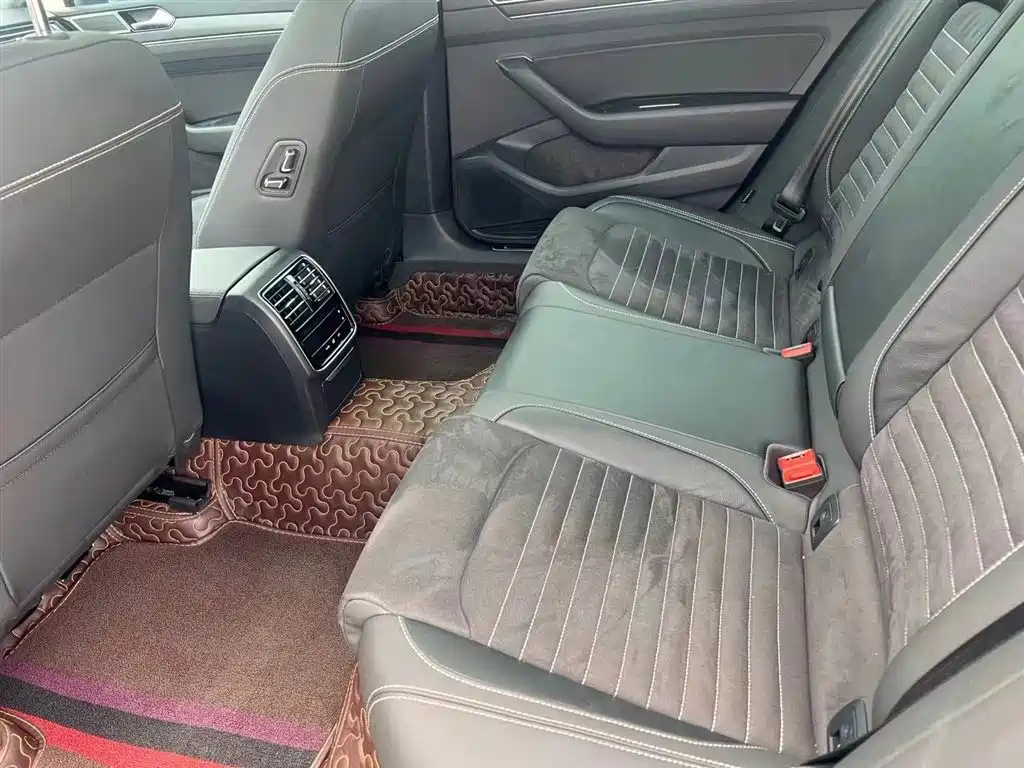 VOLKSWAGEN MAGOTAN 2020