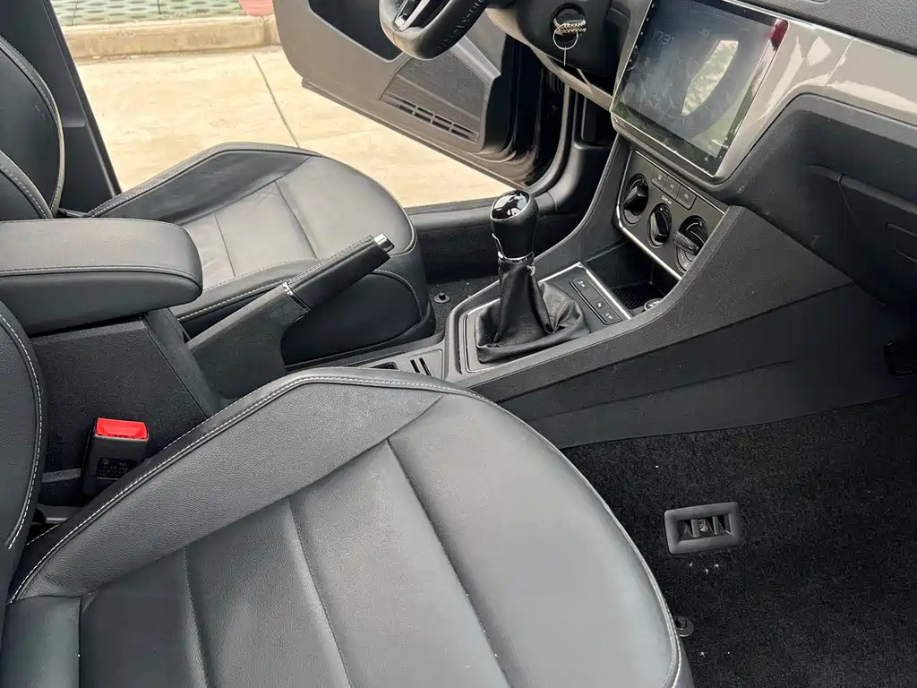 VOLKSWAGEN LAVIDA 2016