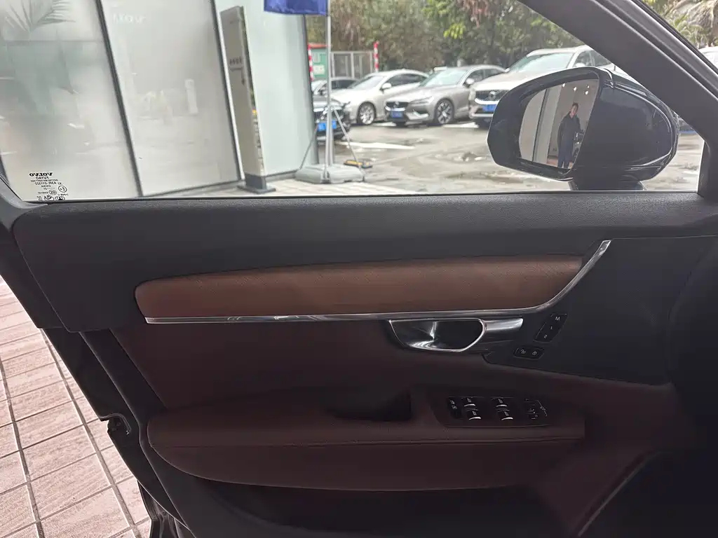 VOLVO S90 2021