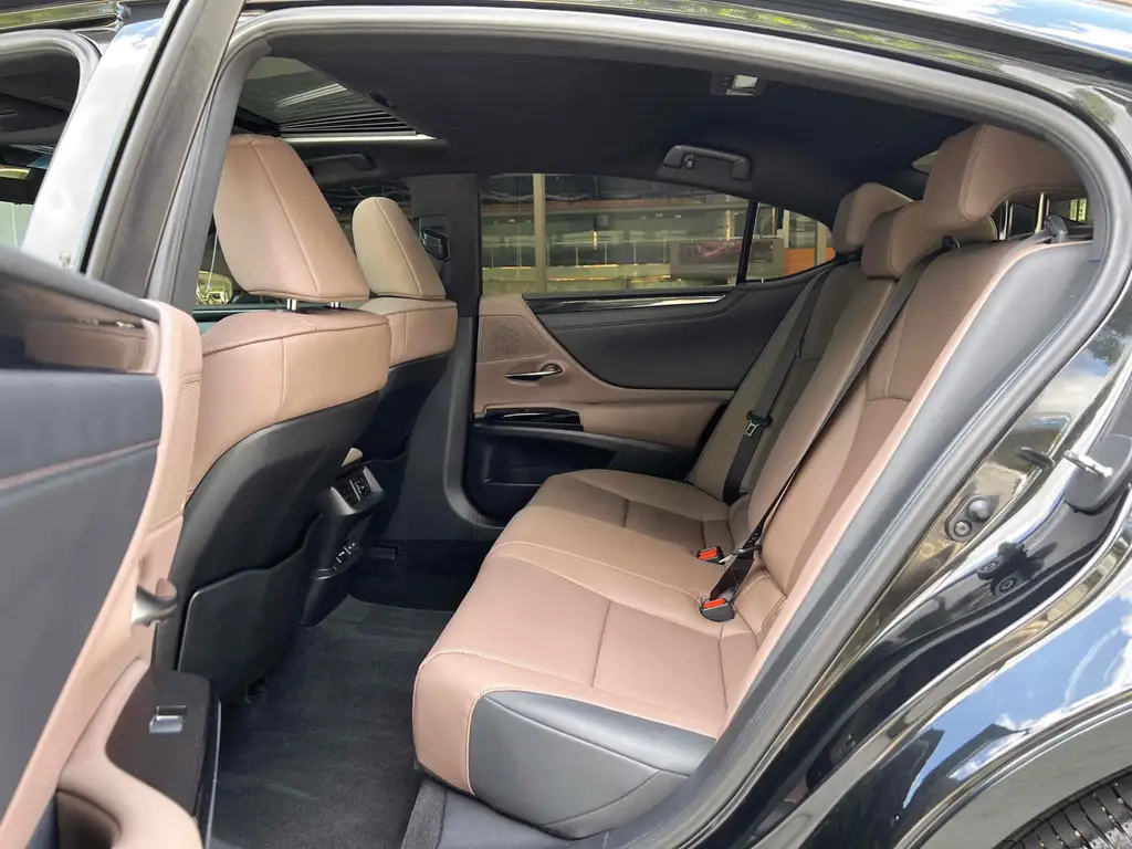 LEXUS ES 2022