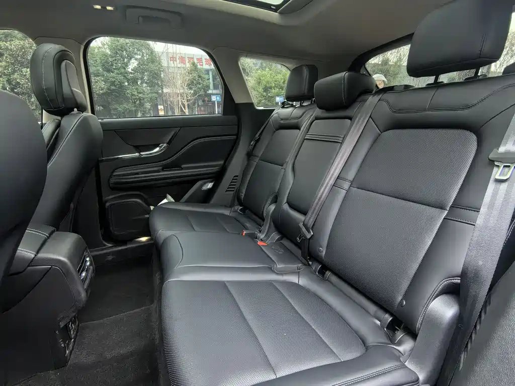 LINCOLN ADVENTURER 2023