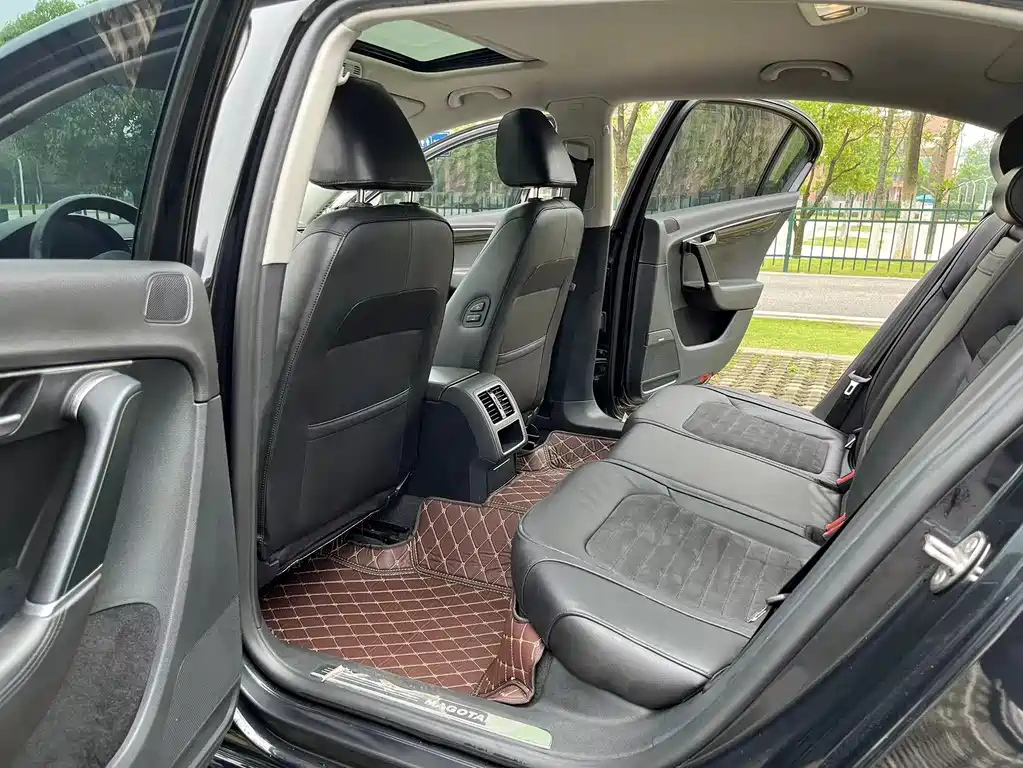 VOLKSWAGEN MAGOTAN 2015