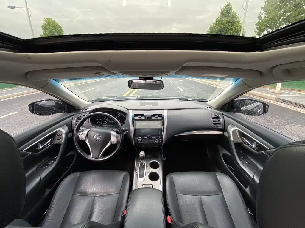 NISSAN TEANA 2015