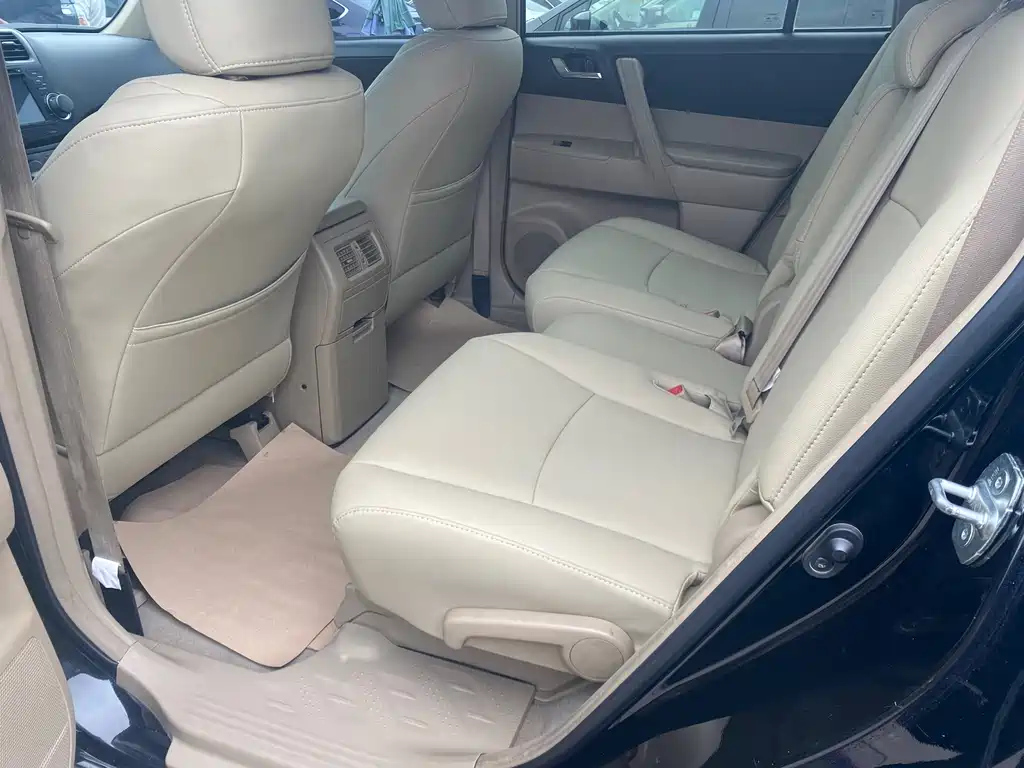 TOYOTA HIGHLANDER 2011
