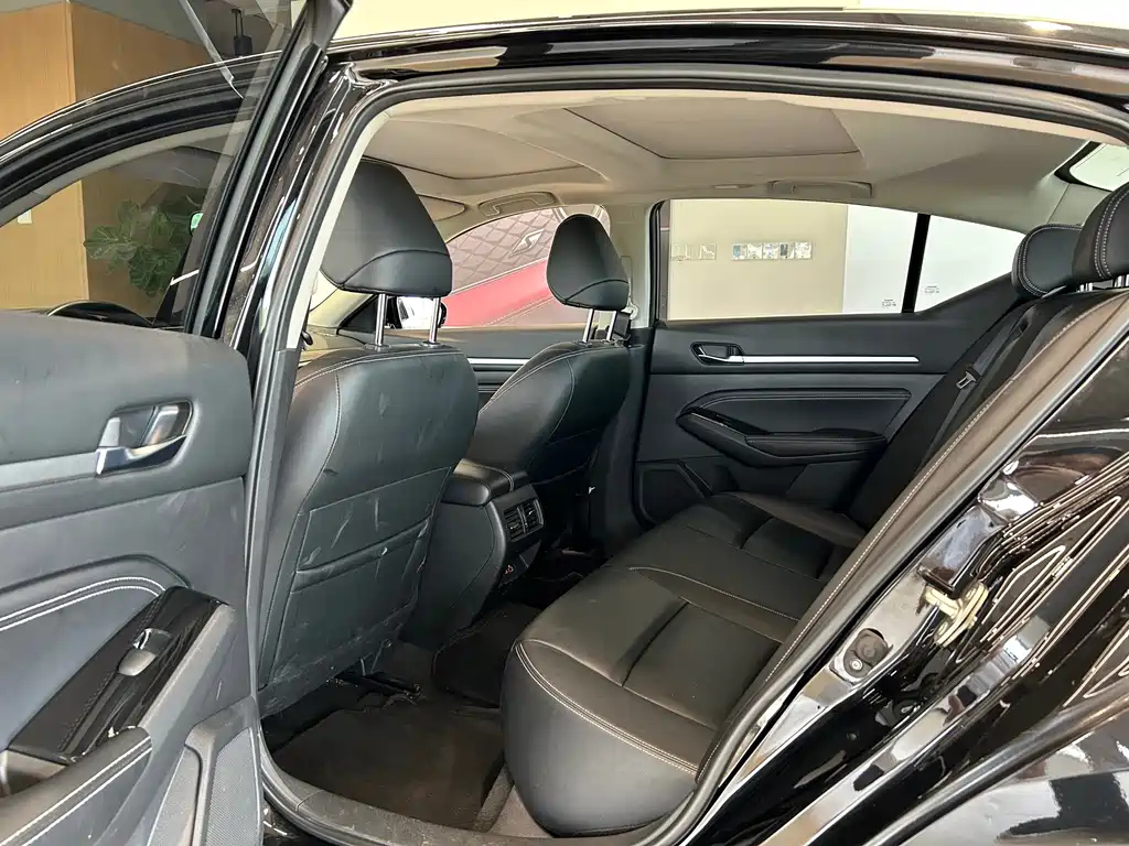 NISSAN TEANA 2021