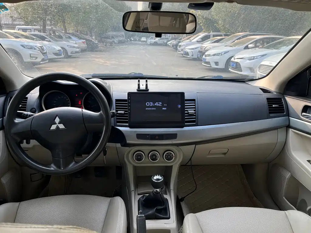 MITSUBISHI LANCER EX 2010